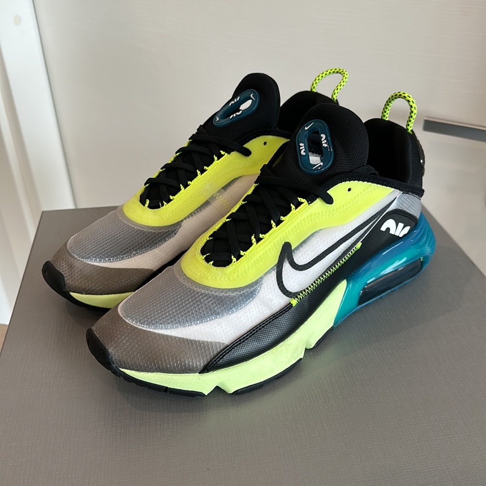 Men’s Nike Sneakers • Size 11